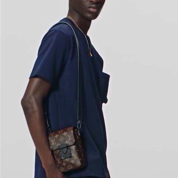 Louis Vuitton Macassar S Lock Vertical Wearable Wallet Black - Picture 6 of 12